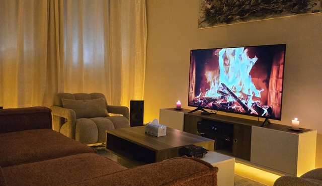 Chic, Calm & Cozy Apart. Free Parking available secured residence mins frm beach