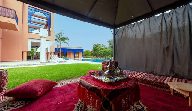 Classic Moroccan 6-bedroom villa with swimming in Marrakech