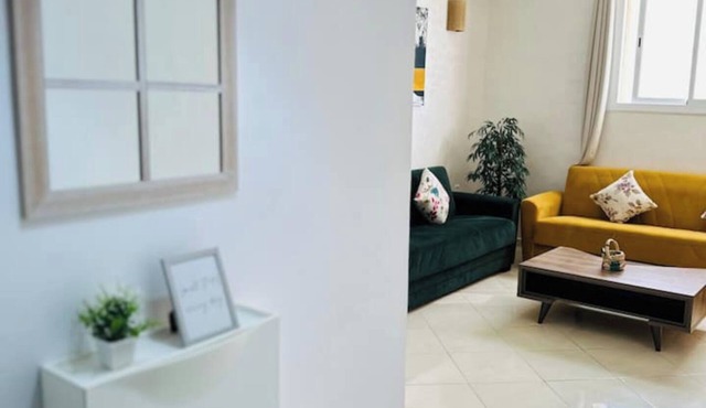 Clean & Calm Apt - 1st Floor - Free Parking & Wifi - Equipped Kitchen