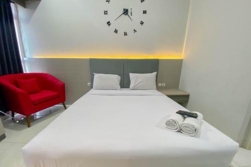 Comfortable 1BR without Living Room at Amartha View Apartment By Travelio in Semarang