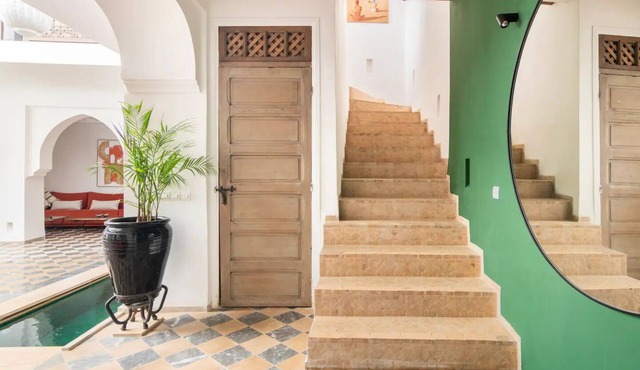 Comfy Riad with A/C and Rooftop Water Mirror