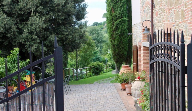 Cosy apartment in villa for 9 guests with A/C, pool, WIFI, TV and patio
