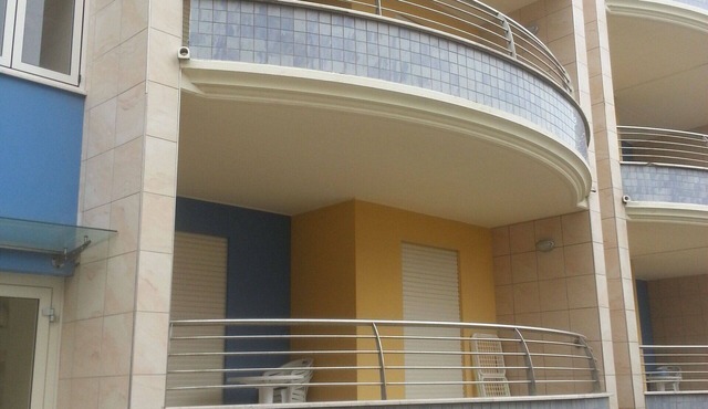 Cosy apartment for 6 people with A/C, private pool, WIFI and balcony