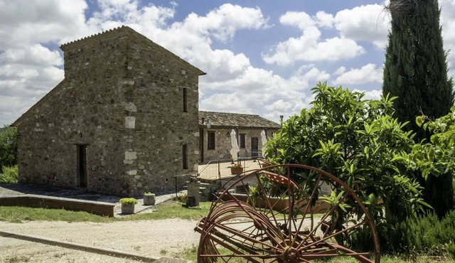 Cosy room for 2 people with A/C, pool, WIFI, TV and pets allowed, close to Perugia