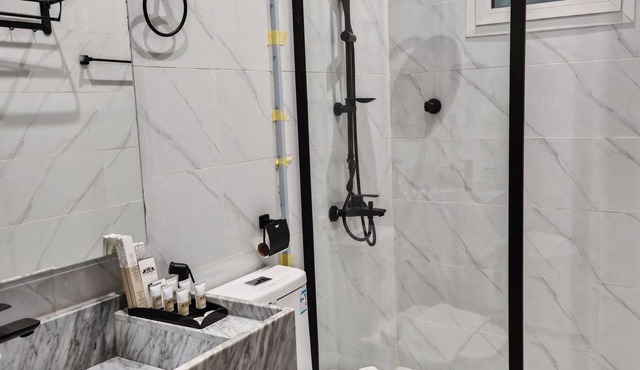 Cozy 1-bedroom apartment in adorable Jeddah with AC