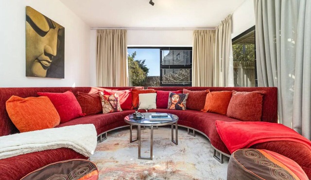 Cozy 2-bed garden cottage in Camps Bay, just a few minutes walk from the beach