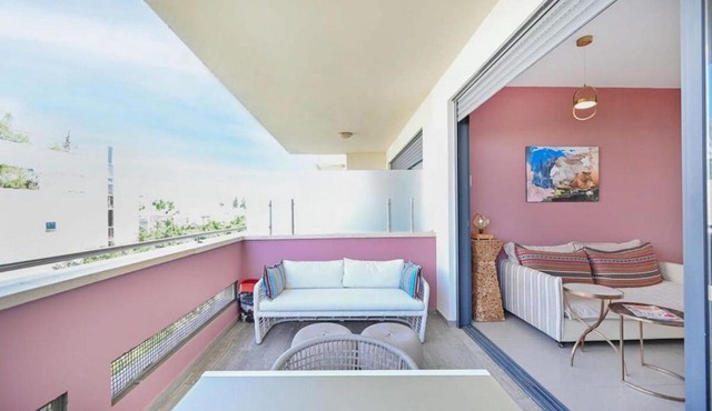 Cozy 2BR with Balcony and Mamad on Dizzengoff by HolyGuest