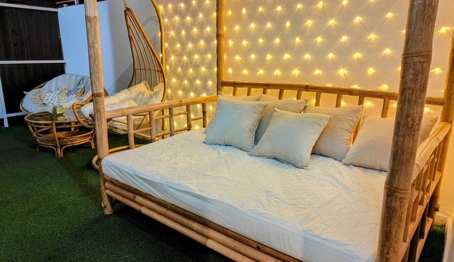 Cozy apartment in center with an amazing courtyard, 2 beds, TV, near beach