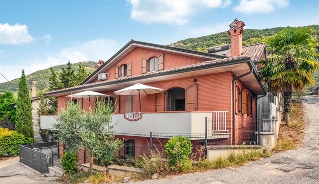 Cozy apartment in Gubbio with WiFi