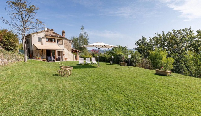Cozy home in Umbertide (PG) with house a panoramic view