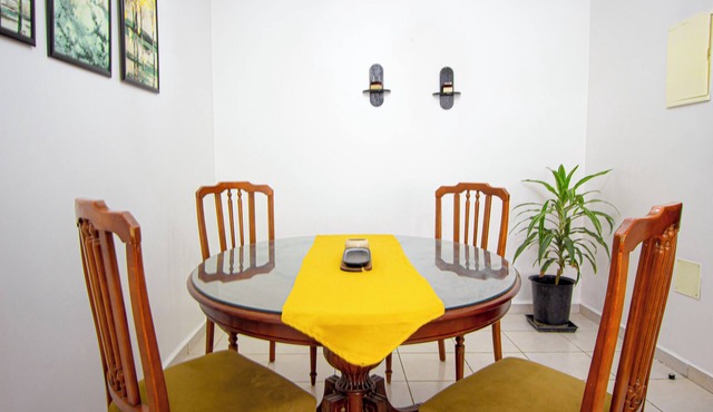 Cozy & vintage Spacious, quiet, ideal location