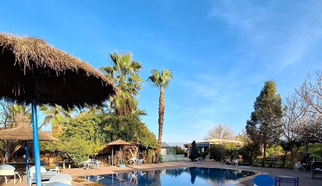 Dar Al Hamra" estate: swimming pool, garden and organic farm