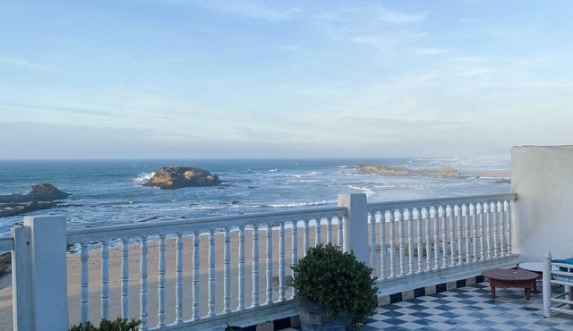 Dar Alma - Magnificent 5-bedroom Riad facing the sea