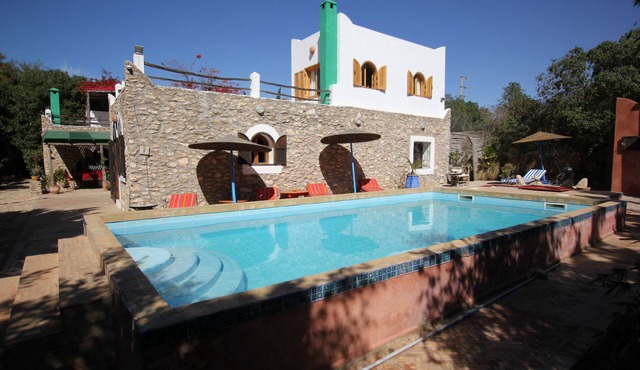 DAR ELWAN. BERBER HOUSE WITH POOL, TREE GARDEN, HAMMAM.