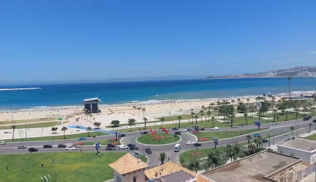 DAR PLAYA: Charming apartment facing Tangier