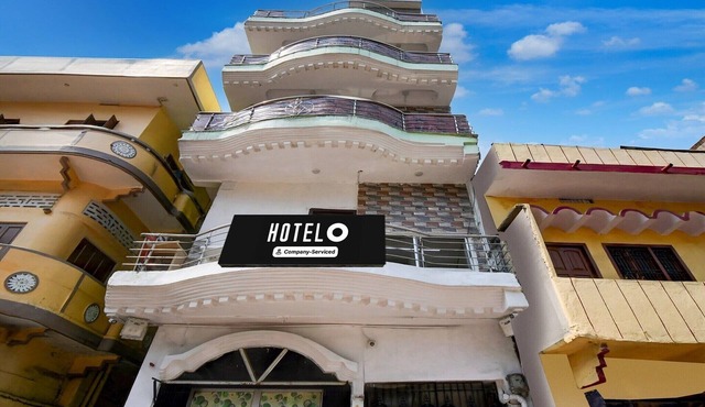 DeluxeFamily Guest House