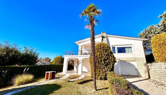 EDITH VILLA FOR RENT IN NUMANA TAUNUS -With garden and terrace overlooking the sea
