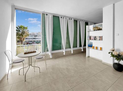 Elegant Beachside Apartment