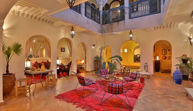 Exclusive Riad Couleur Médina with Heated Pools, Jacuzzi & Spa