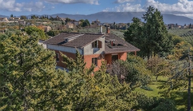 Exclusive villa with view, garden, bbq, pets allowed and parking space