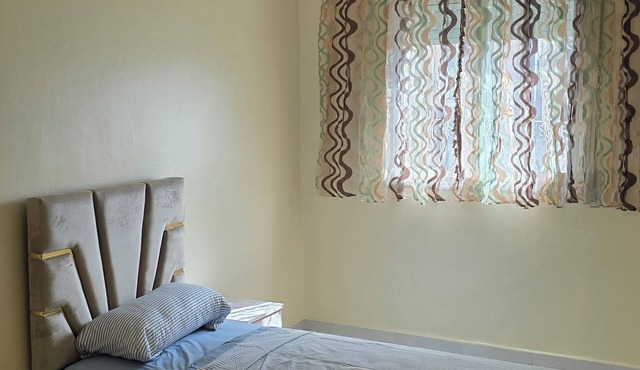 Family apartment close to cafés & shops - 10 min from the stadium