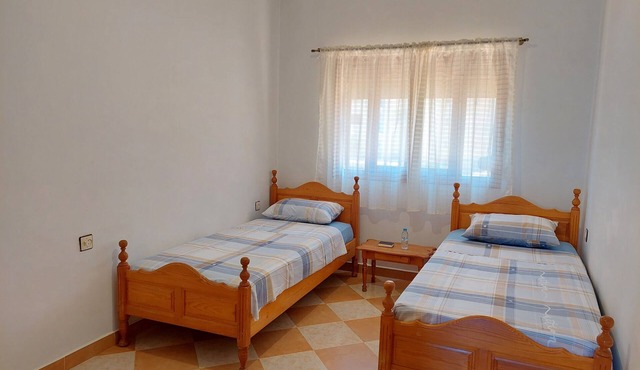 Family-sized apartment, 5 min from the beach!