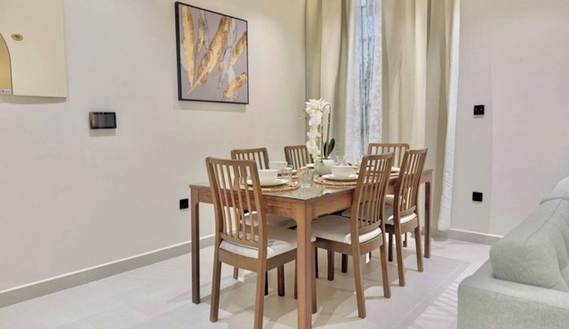 G4 Stylish & Peaceful Stay Near Airport