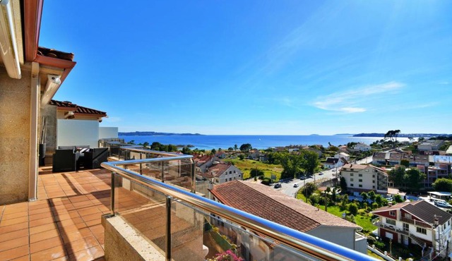 GALIHOST - Ático con piscina y vistas en Playa de Areas
