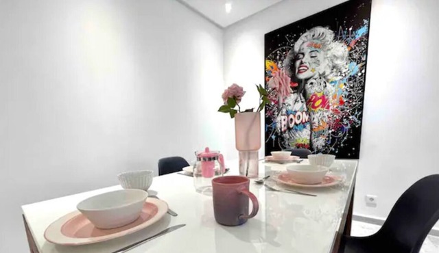 Gauthier Living 06-Colorful 2 Bedroom in the heart