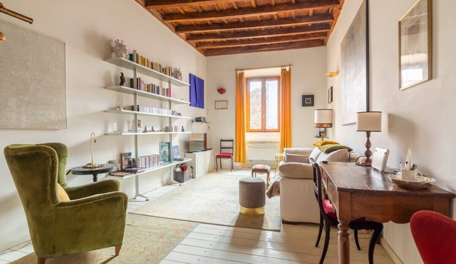Ghetto Elegant Apartment