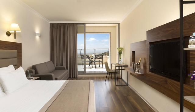 Golden Crown Hotel
