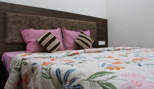 Golden Hours | Balcony Stay in Tapovan
