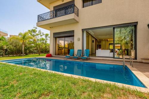 Golf Resort 4BR Villa Heated Pool Free Pickup