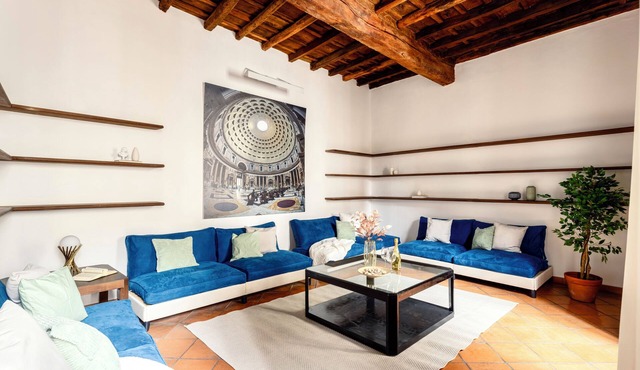 Grand Roman Apartment Beside the Pantheon