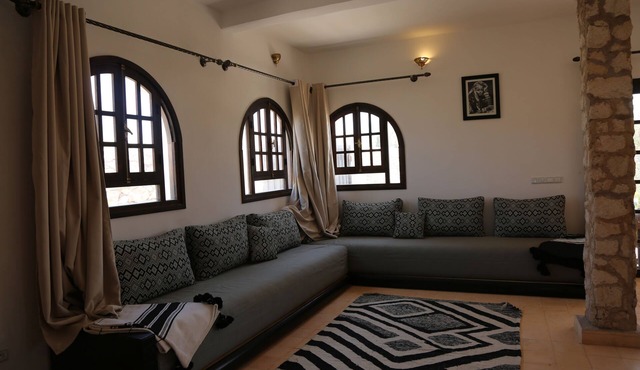 Havre de Paix à Essaouira : Villa de Luxe Avec Piscine et Jardin