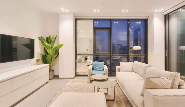 Hayarkon Bronze - One Bedroom Apartment, Sleeps 3