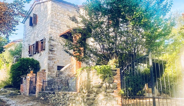 Hidden Tuscan Gem- surrounded by rolling hills. Charming villa, sleeps up to 6.