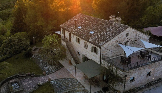 Historic villa with pool in Le Marche