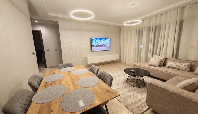 Holiday Appartement with Community Pool & Free parking in Marina