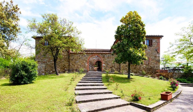 Homerez - Large villa for 28 pers. with pool, jacuzzi and garden in Sinalunga