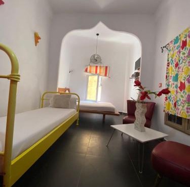 Hostal Valencia - private room with bathroom