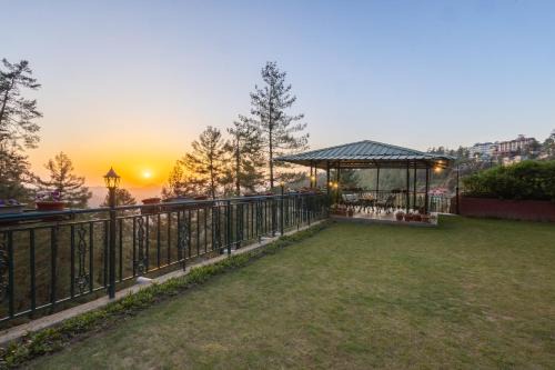 Hostie Romarica - 3BHK family cottage with private Sunset lawn & Gazebo