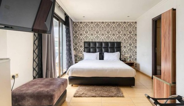 Hotel De La Corniche