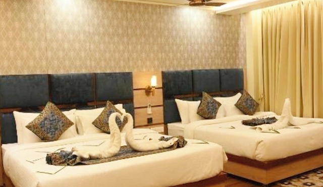 Hotel Mantavya Varanasi