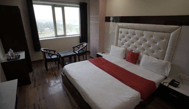 HOTEL S R GRAND