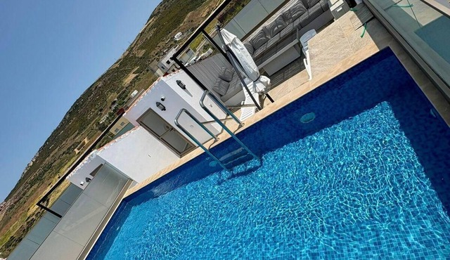House with 2 pools, sea and mountain views