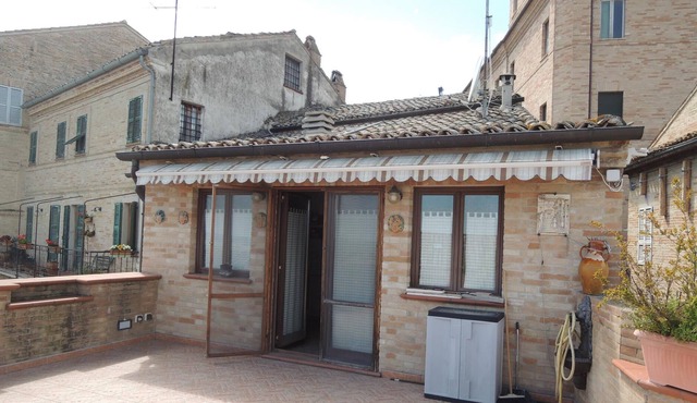 House with terrace on the historic walls!