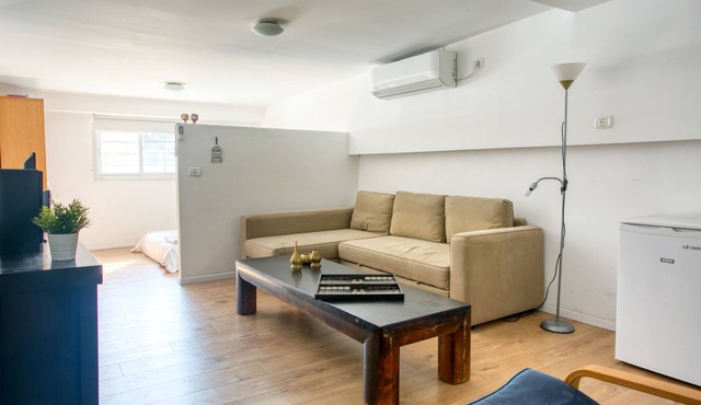 In the heart of the Market. Supreme location 200 meters from the beach. WoW!