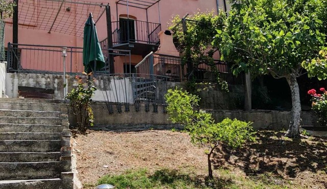 Independent with garden in a medieval village between sea and mountains.