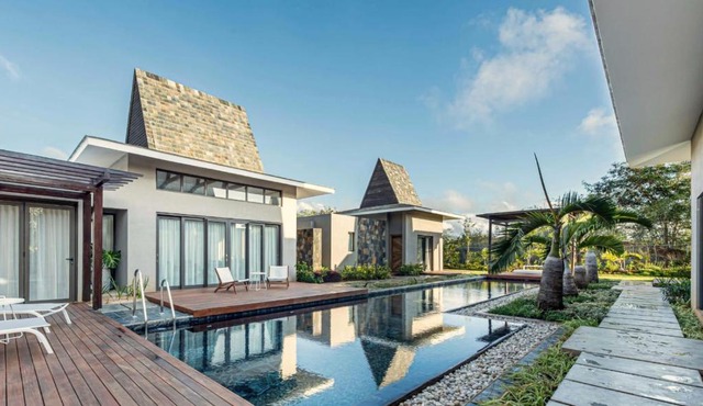 Jacaranda Pool Villas with Maritim 5 Star Beach Resort access in Balaclava